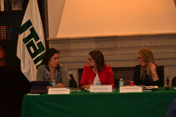 Danay Quintana, Marta Cebollada y Flavia Freidenberg en el evento de género en la política